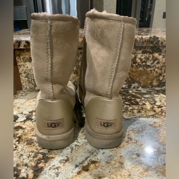 ❤️❤️UGG Women's Classic Short uggs (sand❤️❤️ - Picture 5 of 6